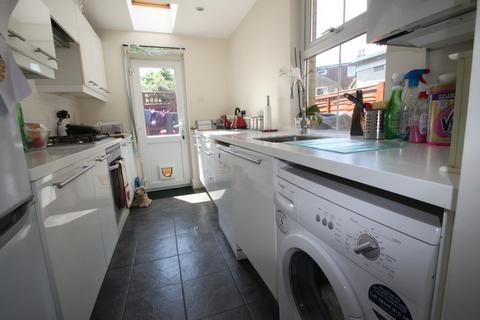 2 bedroom terraced house to rent, Elm Grove, Woodford Green