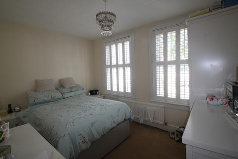 2 bedroom terraced house to rent, Elm Grove, Woodford Green