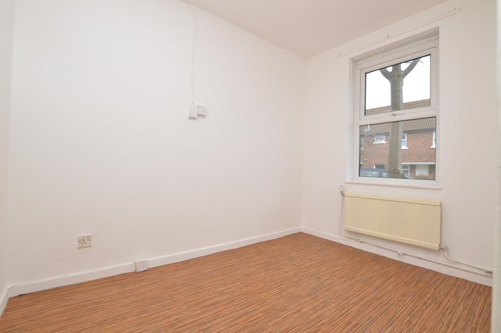 Henry Cooper Way Mottingham SE9 4 bed terraced house £1,600 pcm (£369 pw)
