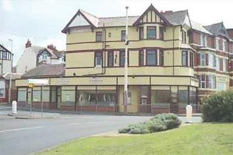 2 bedroom flat to rent, Gynn Square, Blackpool FY1