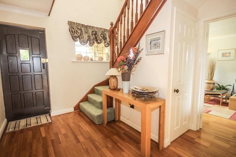 Bunbury Way, Epsom, Surrey. KT17 4JP 4 bed detached house £745,000