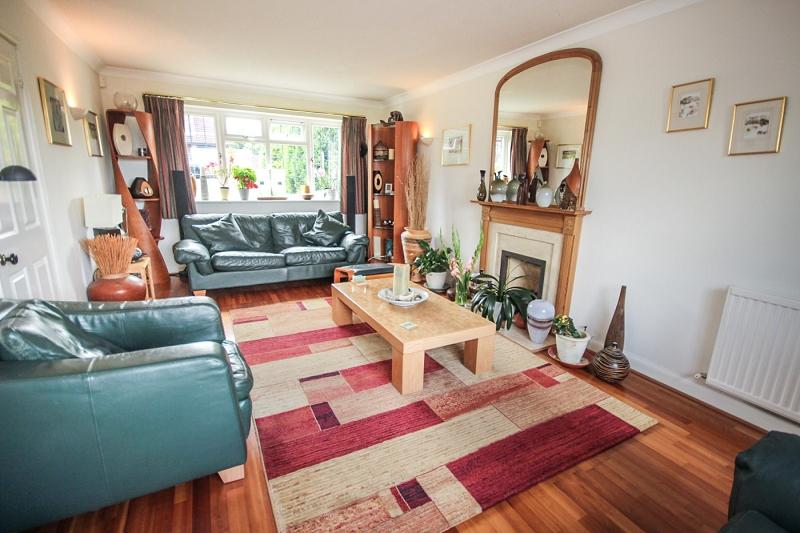 Bunbury Way, Epsom, Surrey. KT17 4JP 4 bed detached house £745,000