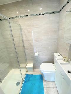 Studio to rent, Alfred Road, Acton, London
