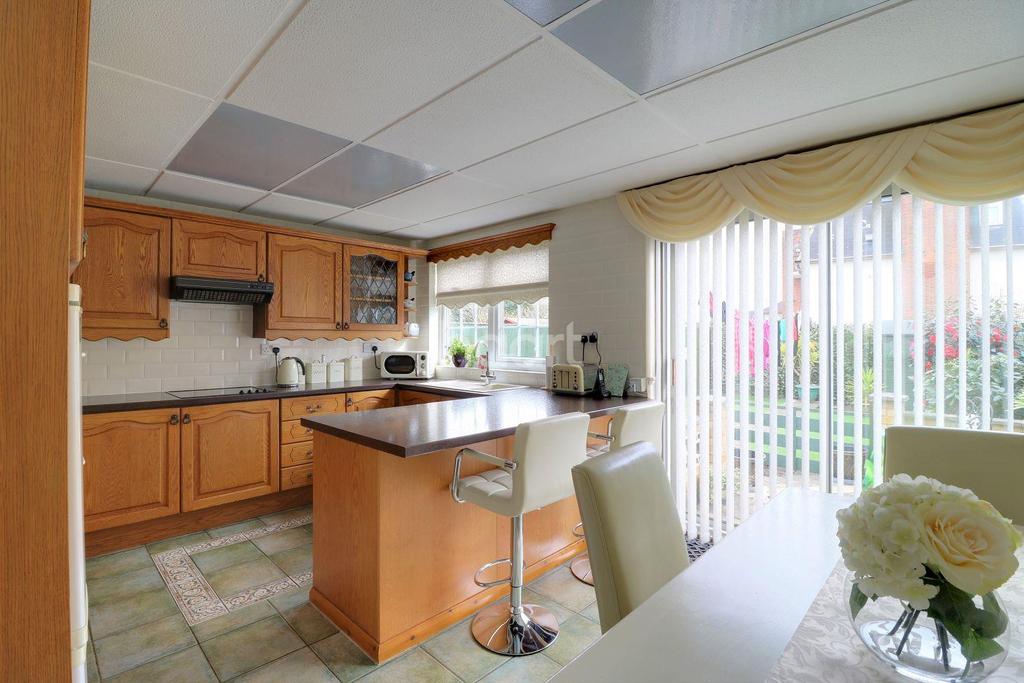Maplestead Road, Dagenham 3 bed semidetached house £340,000