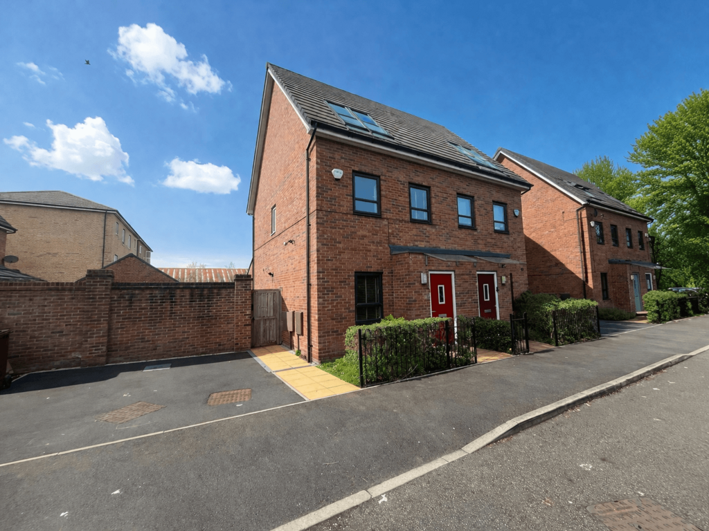 3 bedroom Semi Detached for rent