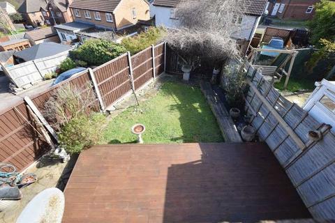 3 bedroom semi-detached house to rent, Ravensdane Close, Downswood