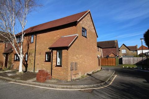 2 bedroom semi-detached house to rent, Central Princes Risborough,