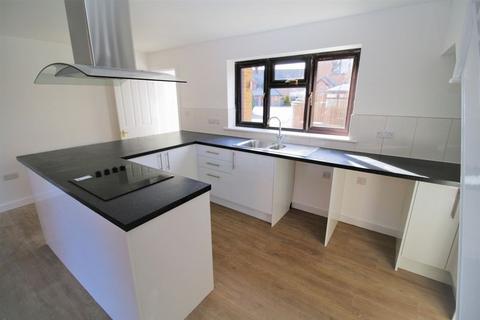 2 bedroom semi-detached house to rent, Central Princes Risborough,