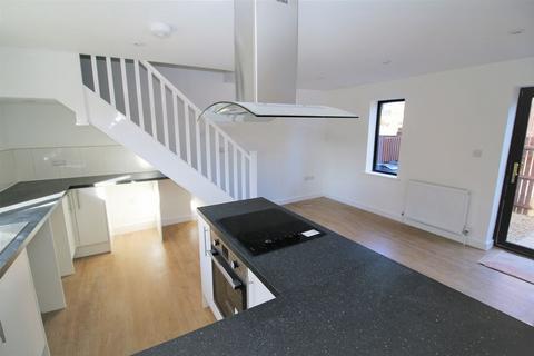 2 bedroom semi-detached house to rent, Central Princes Risborough,