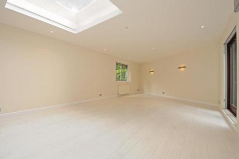 Hall Road,  St John`s Wood,  NW8