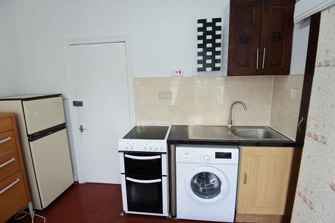 Studio to rent, Chapter Road, Willesden NW2