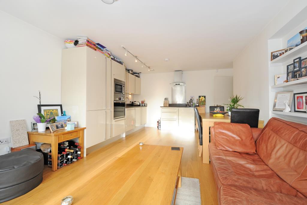 Apartment in London - View 5