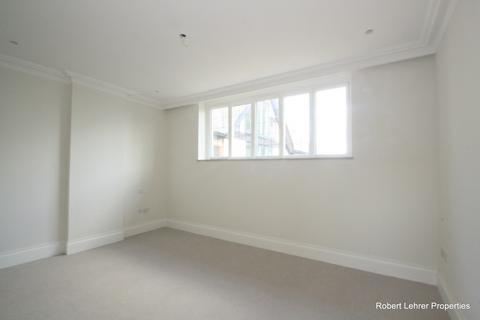 4 bedroom flat to rent, Courtyard House, The Ridgeway, Mill Hill, NW7