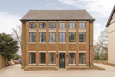 2 bedroom flat to rent, Courtyard House, The Ridgeway, Mill Hill, NW7