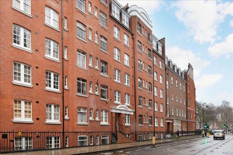 2 bedroom apartment to rent, Knollys House, Bloomsbury, London, WC1H