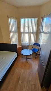 Studio to rent, Crawley Road, Town Centre, Luton, Bedfordshire, LU1