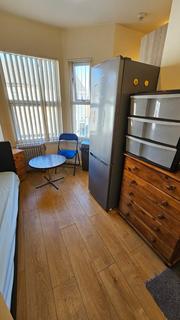 Studio to rent, Crawley Road, Town Centre, Luton, Bedfordshire, LU1