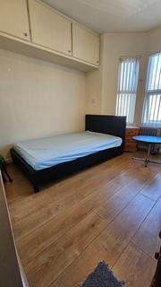 Studio to rent, Crawley Road, Town Centre, Luton, Bedfordshire, LU1
