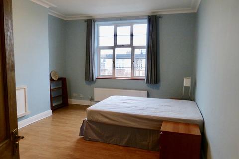 3 bedroom flat to rent - GOLDERS GREEN ROAD, LONDON, NW11