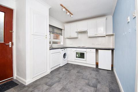 2 bedroom terraced house to rent, Westfield Road, Kilsyth