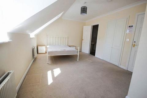 6 bedroom townhouse to rent, Old Laundry Court, Norwich