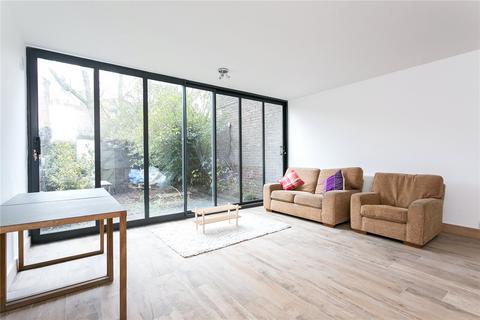 3 bedroom terraced house to rent, Spring Walk, London, E1