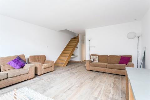 3 bedroom terraced house to rent, Spring Walk, London, E1