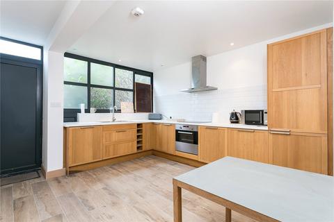3 bedroom terraced house to rent, Spring Walk, London, E1