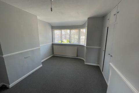 2 bedroom semi-detached house to rent, Longford Avenue, Bedfont