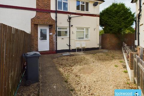 2 bedroom maisonette to rent, Burns Avenue, Bedfont