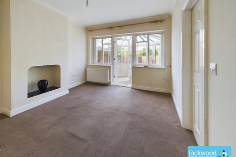 2 bedroom maisonette to rent, Burns Avenue, Bedfont