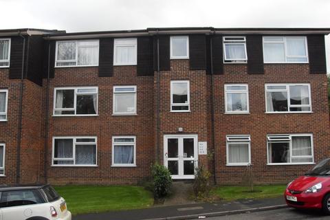 2 bedroom flat to rent, Greenacre Court, Egham