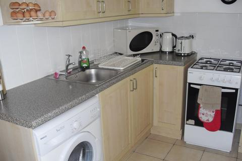 1 bedroom flat to rent, Staines Road West, Ashford