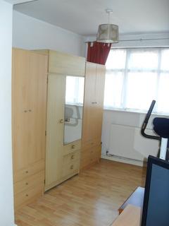 1 bedroom flat to rent, Staines Road West, Ashford