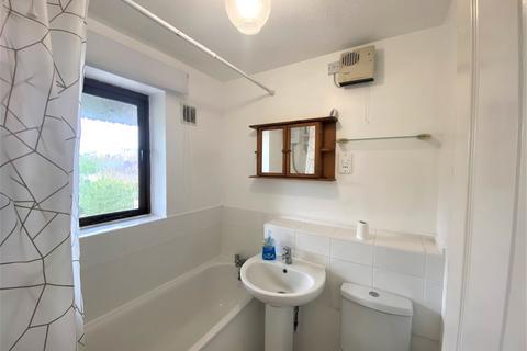 1 bedroom flat to rent, Linden Place, Staines