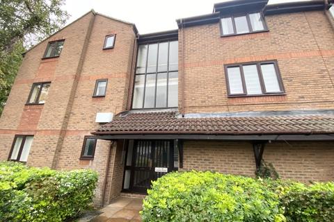 1 bedroom flat to rent, Linden Place, Staines