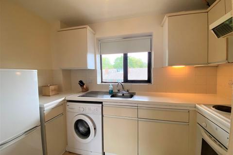 1 bedroom flat to rent, Linden Place, Staines