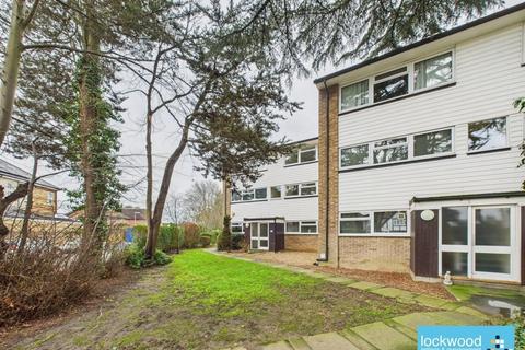 2 bedroom flat to rent, Lynwood Court, Ashford