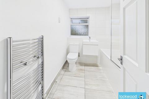 2 bedroom flat to rent, Lynwood Court, Ashford