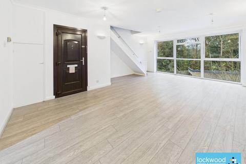 2 bedroom flat to rent, Lynwood Court, Ashford