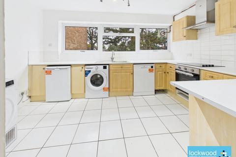2 bedroom flat to rent, Lynwood Court, Ashford