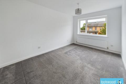 2 bedroom maisonette to rent, Ashford Crescent, Ashford