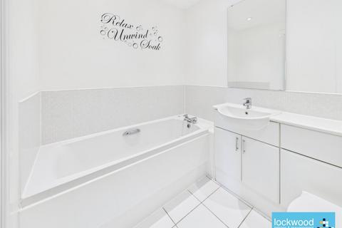2 bedroom flat to rent, Wooldridge Close, Bedfont