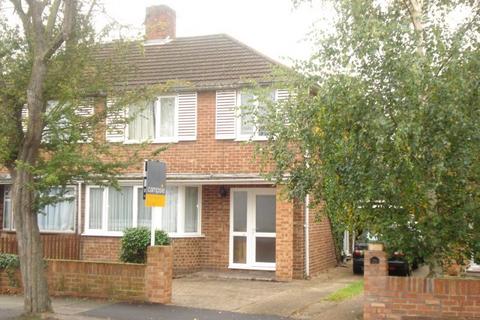 3 bedroom semi-detached house to rent, Pavillion Gardens, Staines