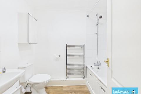 2 bedroom flat to rent, Feltham Hill Road, Ashford