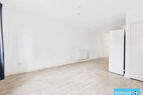 2 bedroom flat to rent, Feltham Hill Road, Ashford