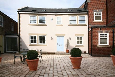 2 bedroom terraced house to rent, Eastcliffe Mews, Gosforth, Newcastle upon Tyne