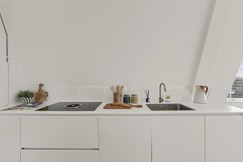 4 bedroom flat for sale, Waldemar Avenue, Fulham