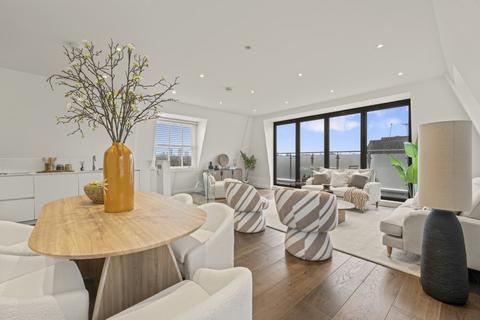 4 bedroom flat for sale, Waldemar Avenue, Fulham