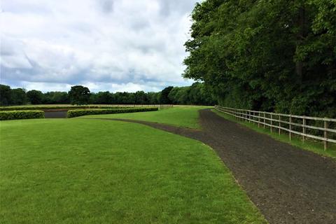 2 bedroom equestrian property to rent, The Green, Godalming